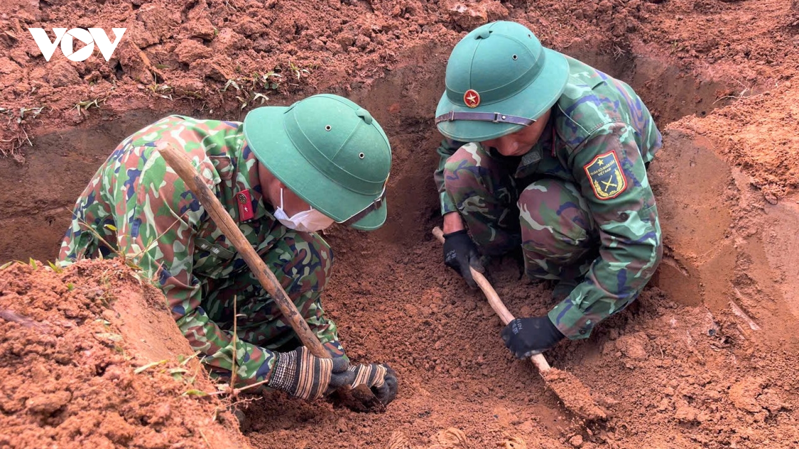 Quy tập 10 hài cốt liệt sĩ ở Khe Sanh